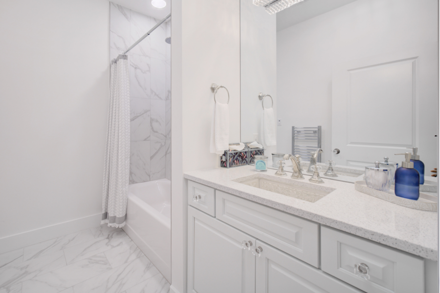 Parkside 5401 - Guest Bath 2