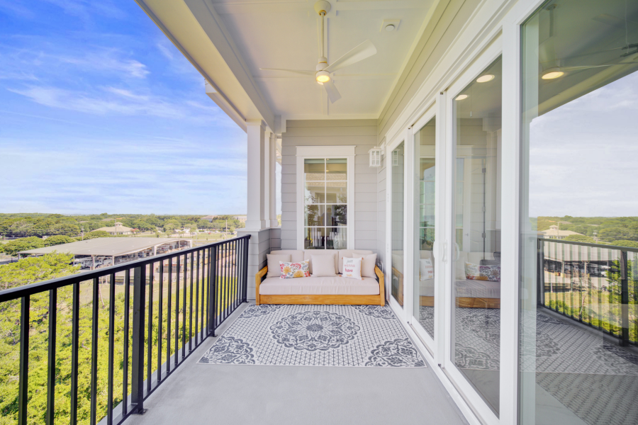 Parkside 5401 - Private balcony seating